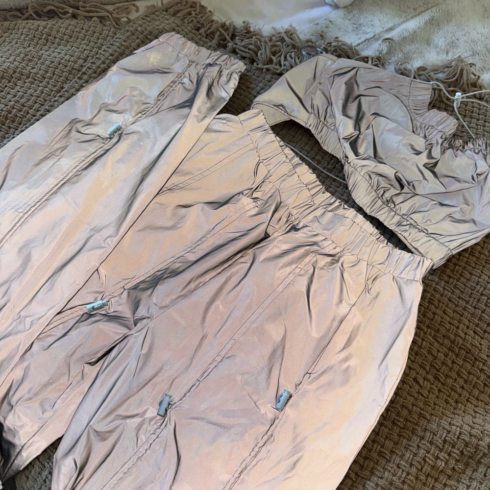 Fashion Nova- REFLECTIVE 2 piece set